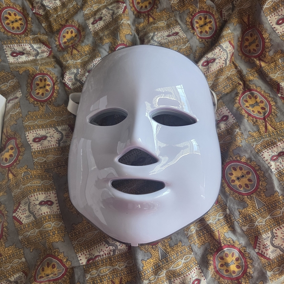 Light Therapy LED Face Mask - Cream - Picture 2 of 7